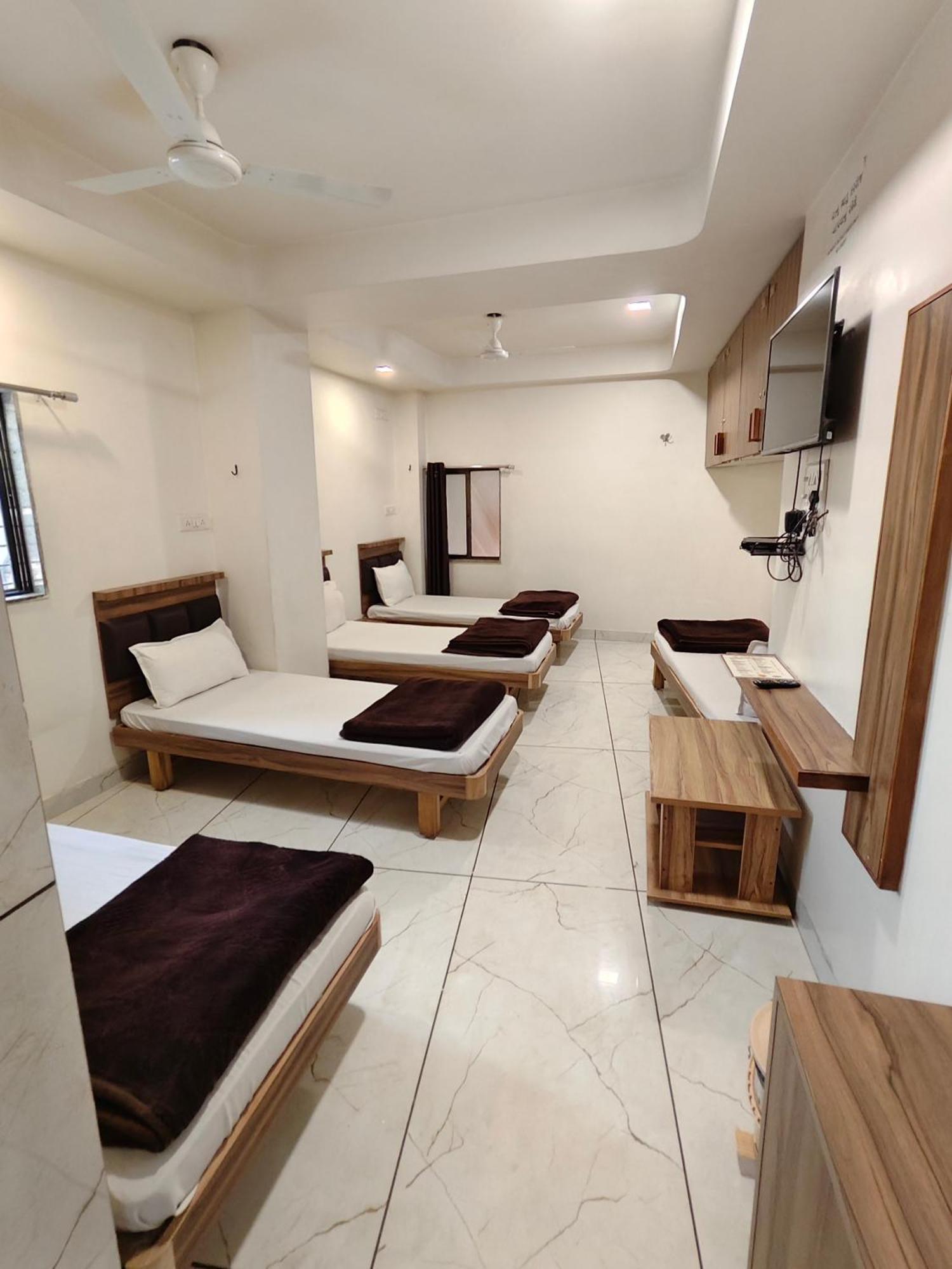 米兰酒店 阿穆达巴 外观 照片
