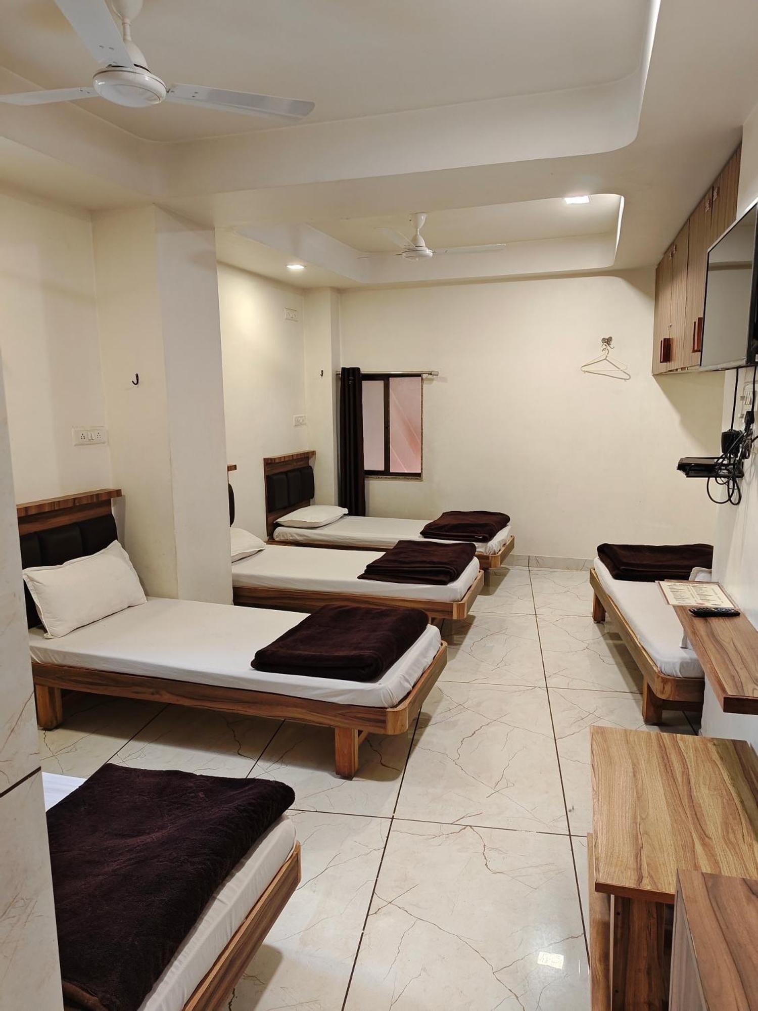 米兰酒店 阿穆达巴 外观 照片